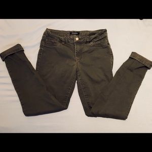 🎀 Olive Cropped Jeans 🎀